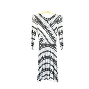 BCBGMAXAZRIA Dress Womens XS Black White Fit & Flare Striped 3/4 Sleeve Knit